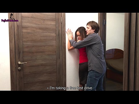 ❤️ ሴክሲ ሪልቶር በስሜታዊነት እምሷን ትናገራለች እና አፓርታማዋን ስትሸጥ ትበዳለች - Krempai ❤️❌ በቤት የተሰራ የወሲብ ፊልም